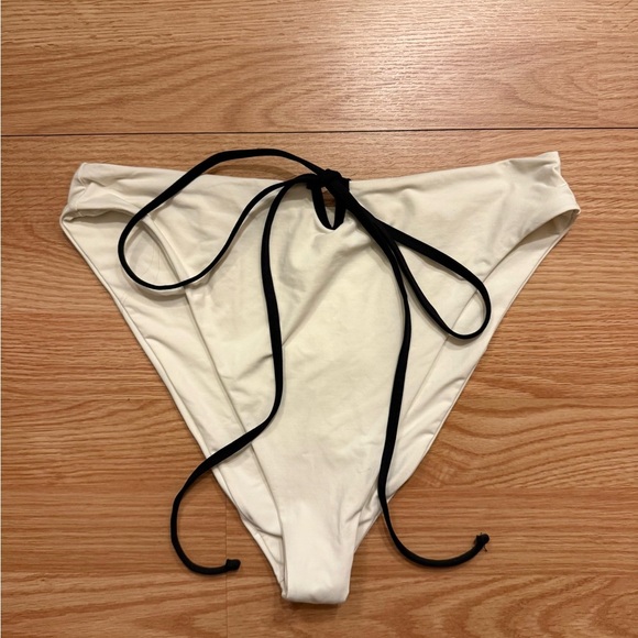 L*Space Joy Bitsy Bikini Bottom in Cream Black - L - Picture 3 of 7